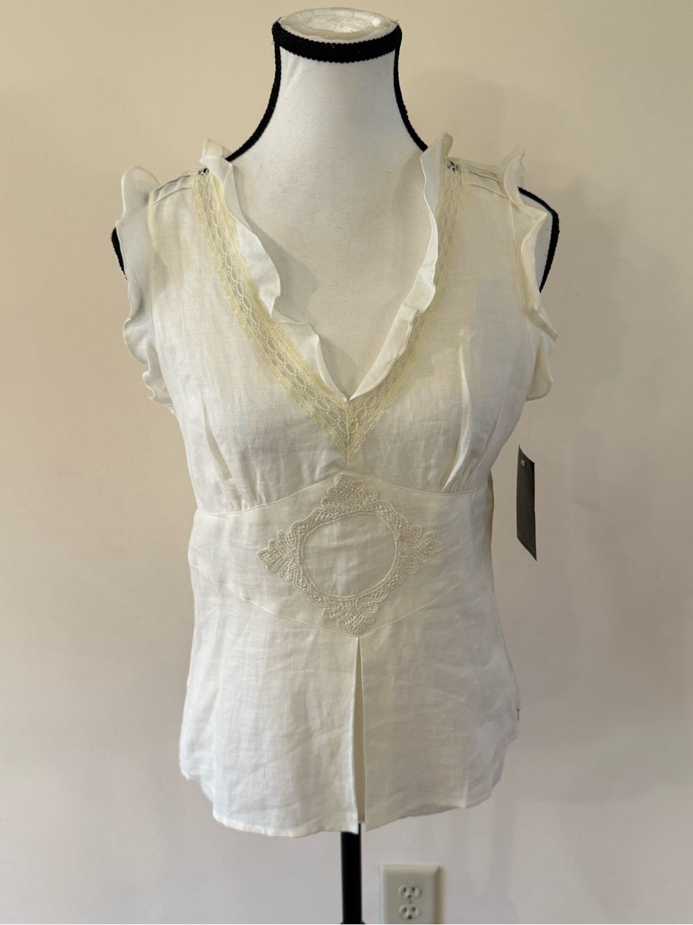 Sleeveless Cream Ruffle V-Neck Blouse with Lace Trim size 4